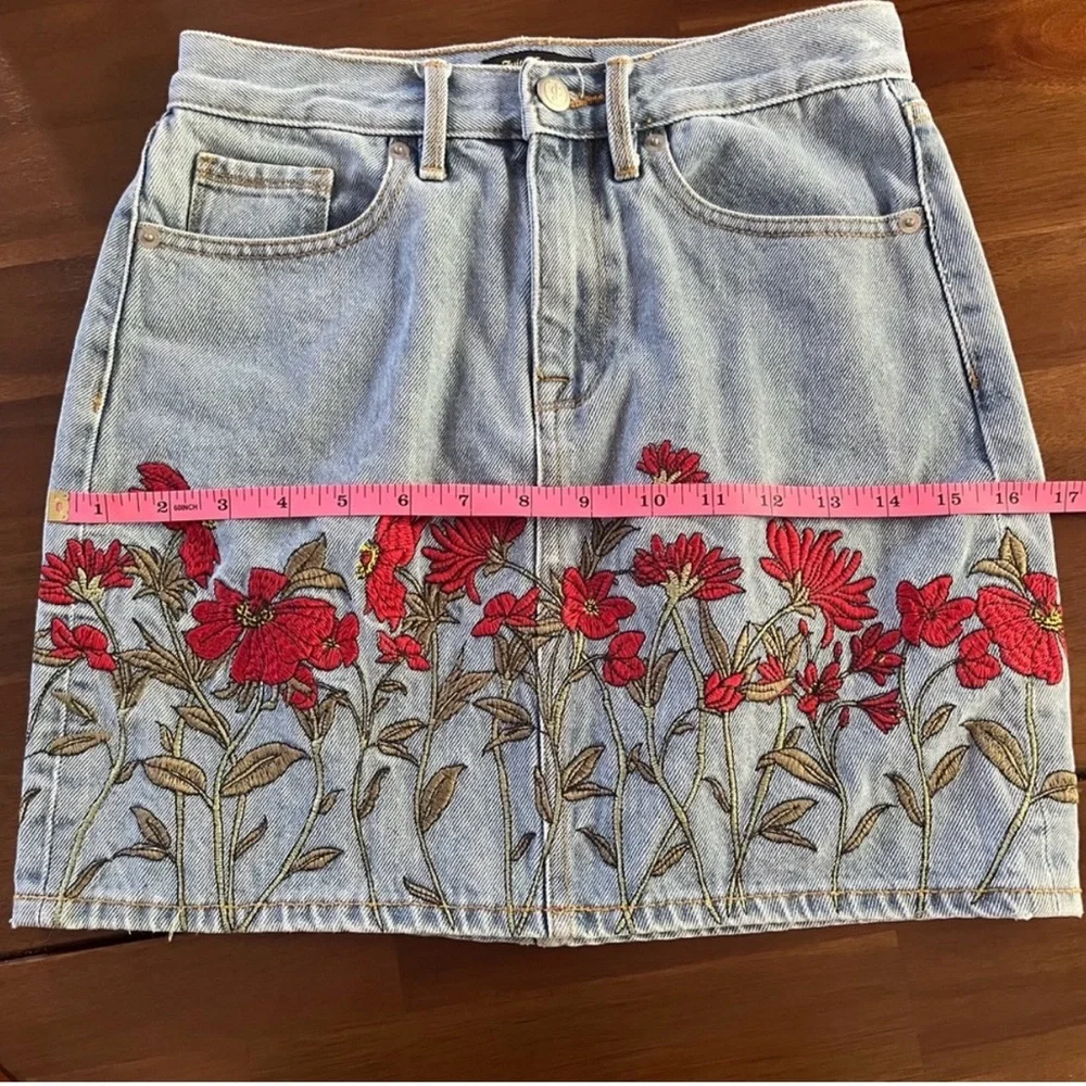 Juicy Couture Black Label Embroidered Denim Mini Skirt – Size 24